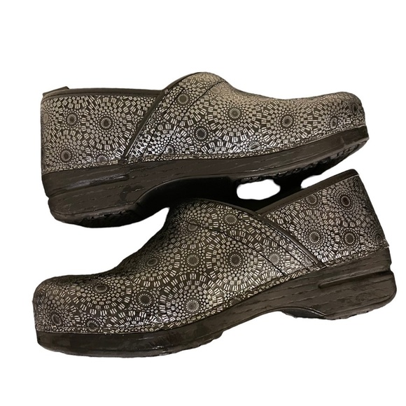 Dansko XP Pro Medallion Black Leather Slip On Clogs Size 42 (U.S. 11.5-12) - Picture 11 of 13